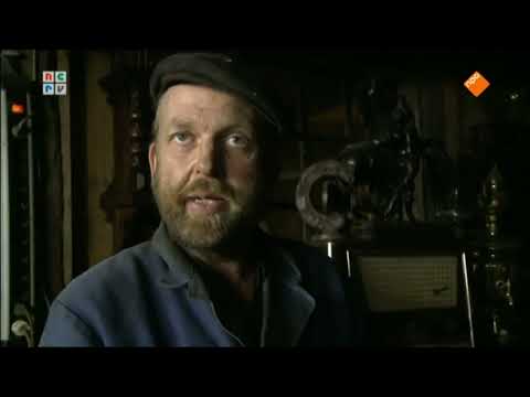 Boer Frans op de begrafenis van zijn vader - Man Bijt Hond