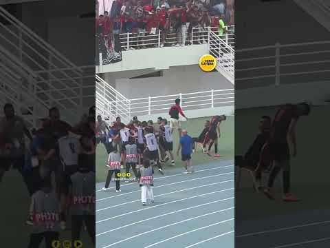 فرحة جنونية للاعبي وجماهير آسفي بهدف الرحولي في مرمى بركان