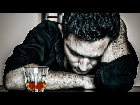 Le targhe di bere fermate e mensilmente non sono presenti Trattamento di codificazione di dipendenza alcolica