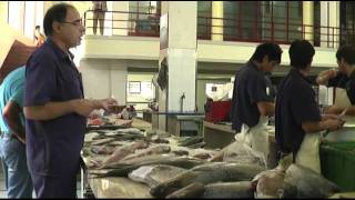 preview picture of video 'Funchal Fischmarkt von Henny Monzel'