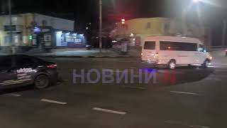 На перекрестке в Николаеве столкнулись такси и маршрутка (видео)