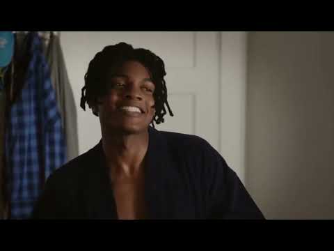 Belly goes to Conrad dormroom and finds the necklace