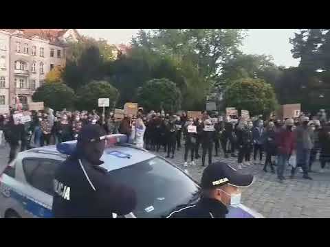 Piekielnie wściekły niedzielny spacer po Legnicy cz1