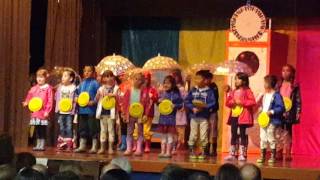Kindergarten Kids singing Rain Drops Keep falling on my head.