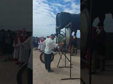 Meeste tantsupidu & Gong