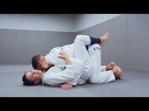 Kyra Gracie e Rayron ensinam os detalhes do Omoplata.