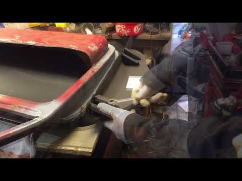 1964 Mk1 Mini Restoration S2 Ep45 - Door Hinges