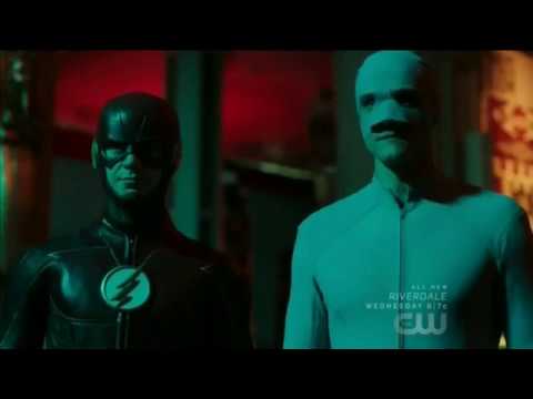 The Flash 4x06 Flash and Dibny museum fight scene