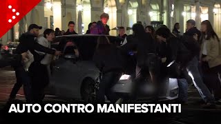 Torino, auto accelera sui manifestanti al termine del corteo pro Pal nell'anniversario del 7 ottobre