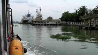 preview picture of video 'Fort Cochin to Ernakulam ferry ride'