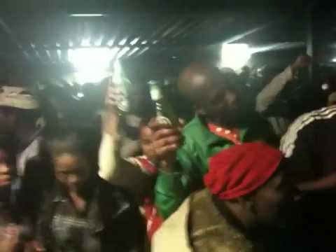 D Maslo and Che Cherry featuring Steve Paradise Keep on dreaming live at 033 Pietermaritzburg