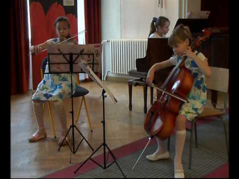 Piano trio THE FROLIC FLUFF!!! Amazing little girls!!! KRAKOWIAK from Joseph Löw