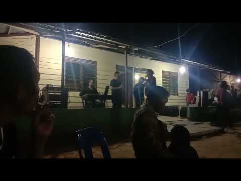 lagu batak.  Roma ho among. cover trio century.  player binsar sinaga.