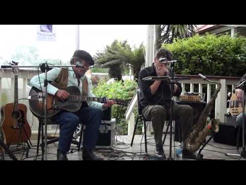 Tabasco Tom & the swingin johnsons