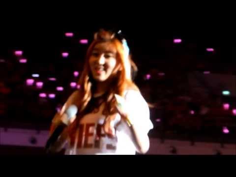 [HD FANCAM] 130627 AIA Kpop Concert in Malaysia - 4Minute walking back to main stage (Eye contact!)