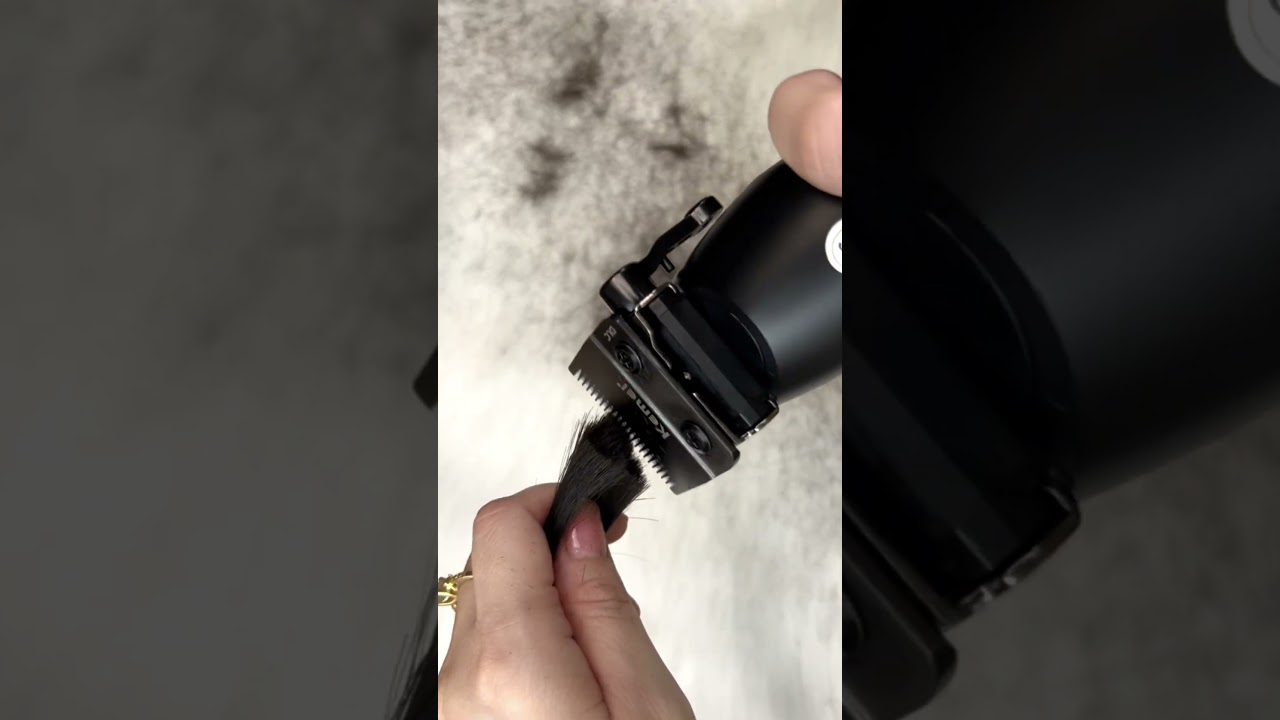 Tông đơ cắt tóc chuyên nghiệp Kemei KM-1858 lưỡi cắt mạ carbon công suất 10W điều chỉnh 5 mức tốc độ - Hàng chính hãng