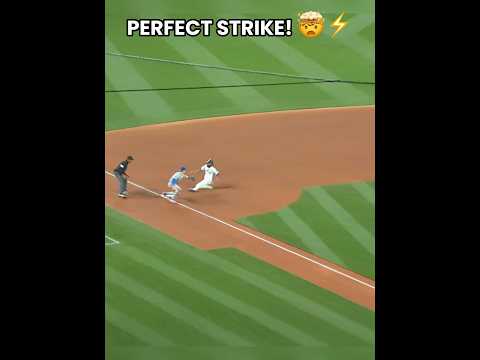 FROZEN! ❄️ Torrens guns down Crawford! 🎯❌ #baseball #parati #mlb #youtube #beisbol