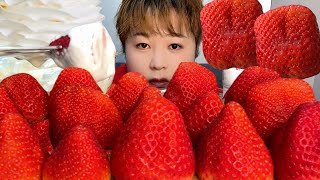 ASMR 苺とホイップクリーム 【咀嚼音/Mukbang/Eating Sounds】【日本語字幕】