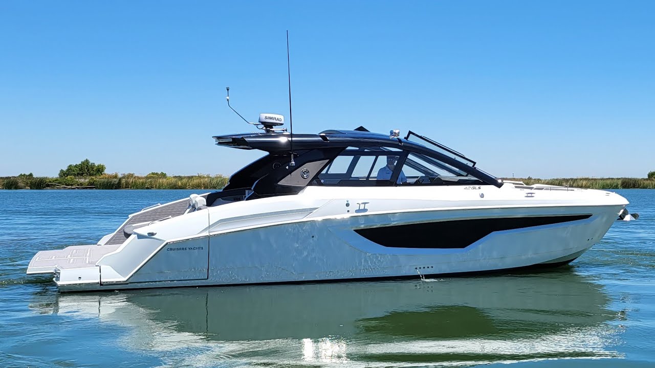 2023 Cruiser's Yachts 42GLS - Review