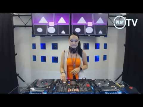 Live @PlayTV 2.10.2014 - Tori Neuro