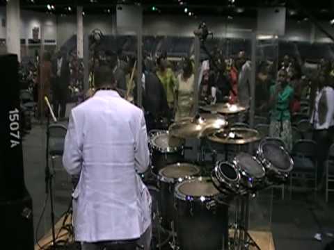 DOOBIE POWELL AT COGIC AIM 2009 SINGING BELONGS TO YOU