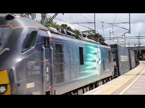 DRS 88005 and an Avanti 390