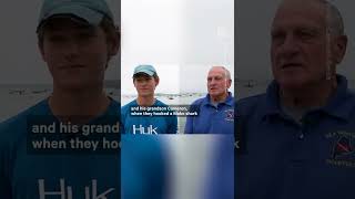 Download lagu 7-Foot Mako Shark Jumps Into Fishing Boat 😳 mp3