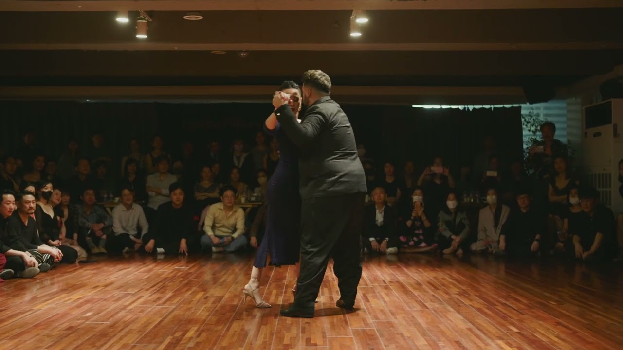 Video thumbnail for Sebastian Bolivar y Cynthia Palacios in Busan (2023/04/29) #2