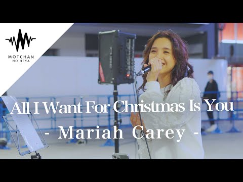 【圧巻の歌声】歌い始めた瞬間にすごい数の人が足を止めていた!! All I Want For Christmas Is You / Mariah Carey Covered By Beverly