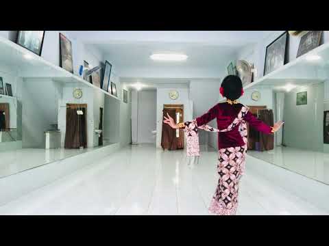 fashion show kartini by Prahita Vandin