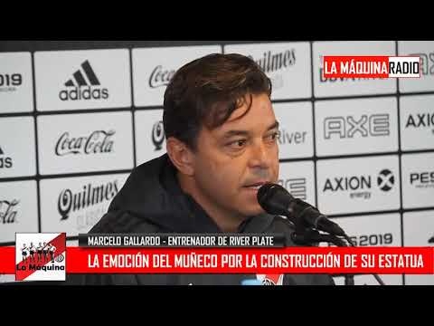 LA EMOCIÓN DEL MUÑECO POR LA CONSTRUCCIÓN DE SU ESTATUA