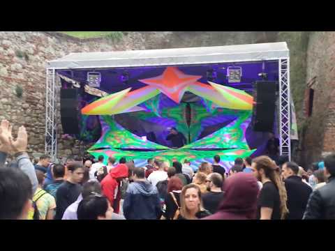 Three Drives-greece 2000 (Man With No Name remix) @ barutana