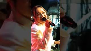 Download lagu penuh dengan penghayatan Tasya Rosmala bawakan lagu 'wong ketelu' mp3