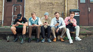 Offline Beschikbaar Lyrics English Translation