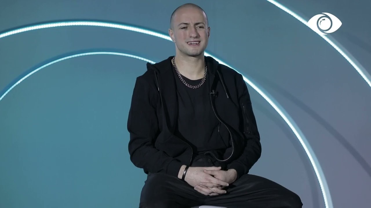 Hyn në shtëpi Krist Aliaj Dragot