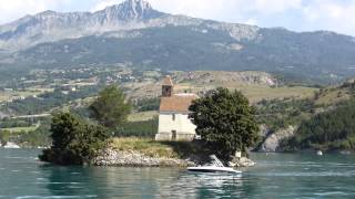 preview picture of video 'Le lac de Serre-Ponçon en bateau croisière HD'