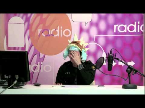 130308 Sungdong Cafe - Heenims rant over the fan who kept saying their msg wasnt showing up.