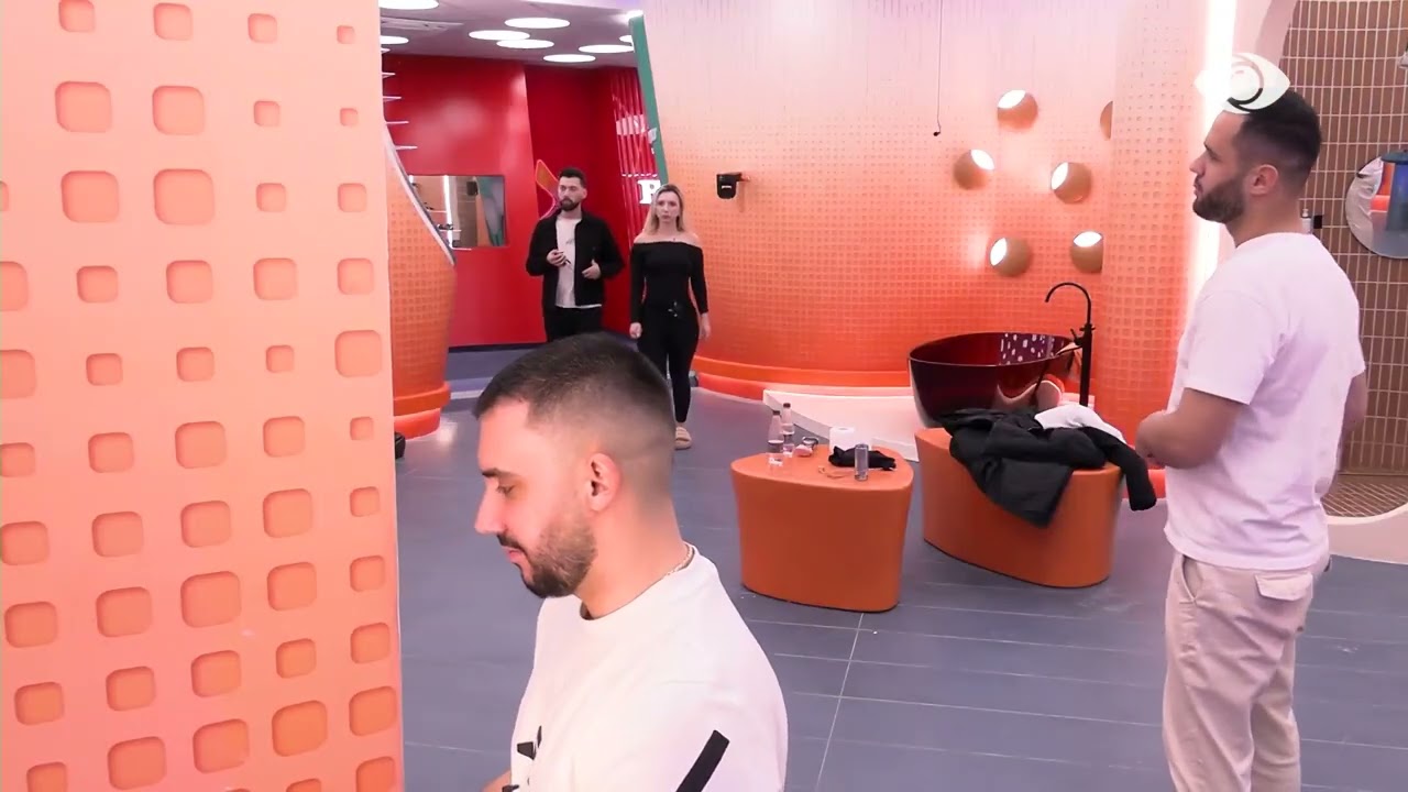 “E mban këtë përgjegjësinë ti?”/ Stenaldo bind Ilirin të dalë nga tualeti