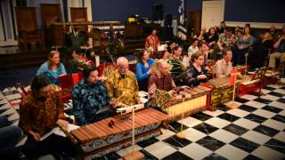 Download lagu Venerable Showers of Beauty Gamelan Orchestra-Lobong Slendro Manyura/Ladrang Kembang Pepe- mp3