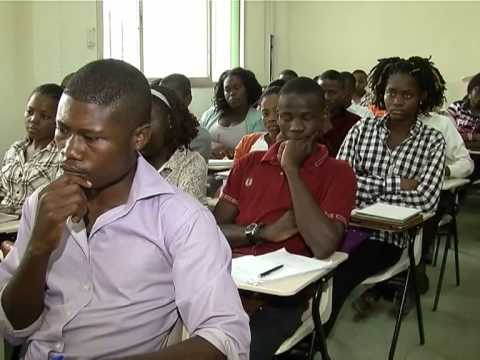 Angola Magazine - Concurso nacional de julgamento simulado