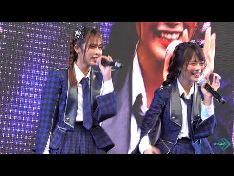 [Mobile Fancam] BNK48 Lactasoy presenter @ Siam Square 090618 #Sakura no Hanabiratachi