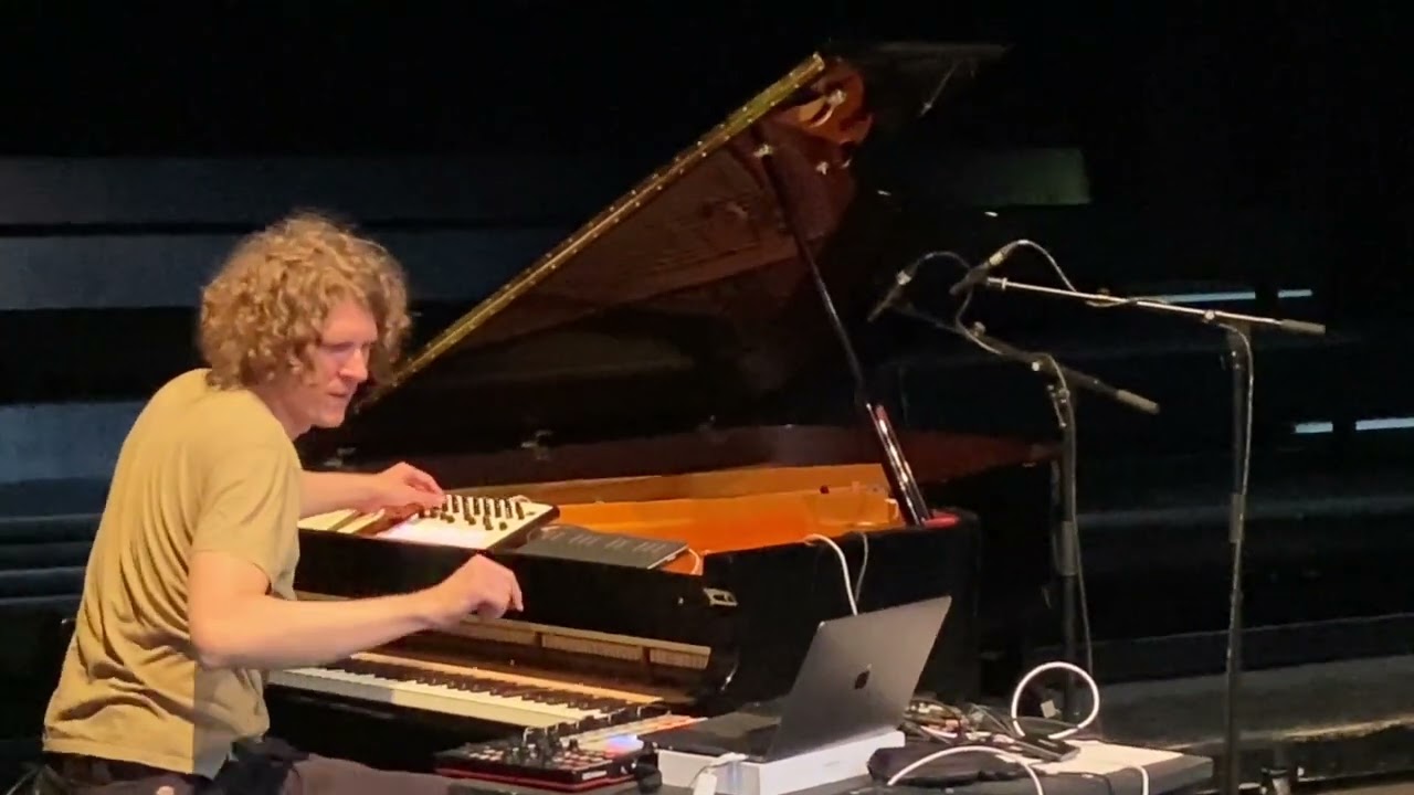 Roman Rofalski - Fractal Waves