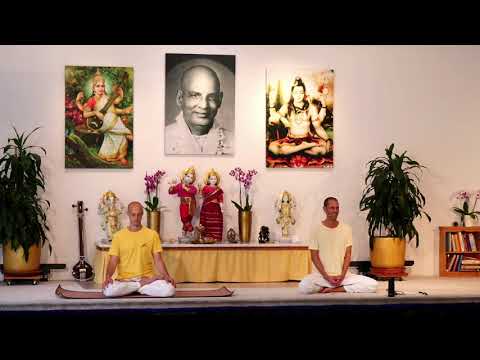 YOGA Mittelstufe "Im Gleichgewicht" mit Ravi - Yoga Vidya Ashram Live - 16:15 Uhr 28.09.2021