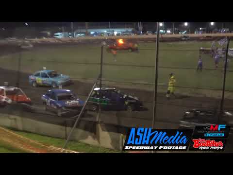 Junior Sedans: Mason Cameron and Braith Hogan Crash - Rockhampton Speedway