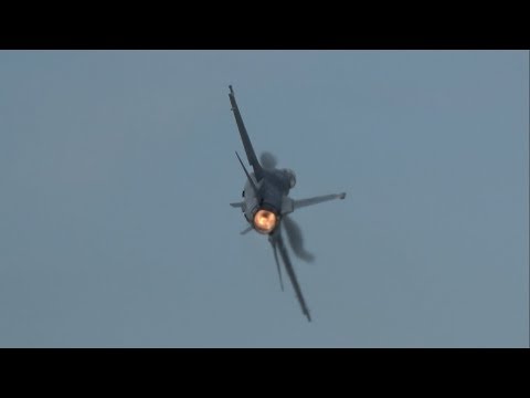EAA AirVenture 2018 - F-16CJ Fighting Falcon Demonstration