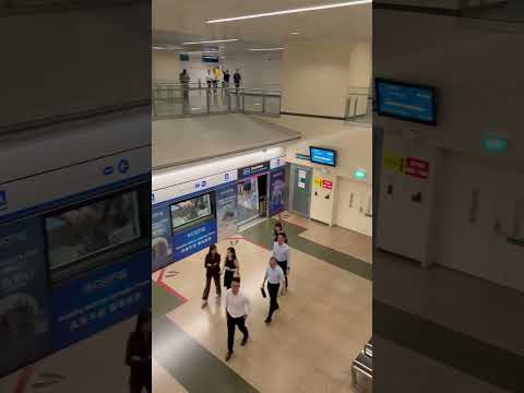 Direct access to underground MRT and Marina Bay Link (shops, F&B and amenities).