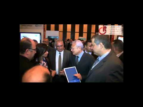 جولة وزير الاتصالات داخل معرض "دور تكنولوجيا المعلومات فى تطوير الصناعات المصرية" 3
