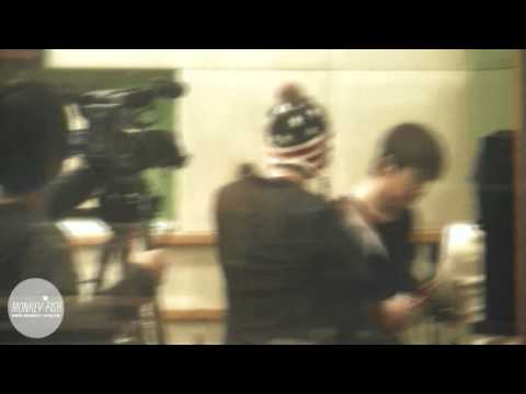 111226 Eunhyuk & Donghae at KTR - Piggyback, cute face, I can't even - Super duper cute EunHae