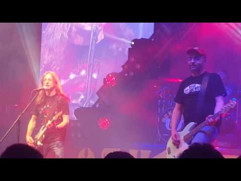 Alkehol - Hej hospodo nalejvej  (live in Lucerna)