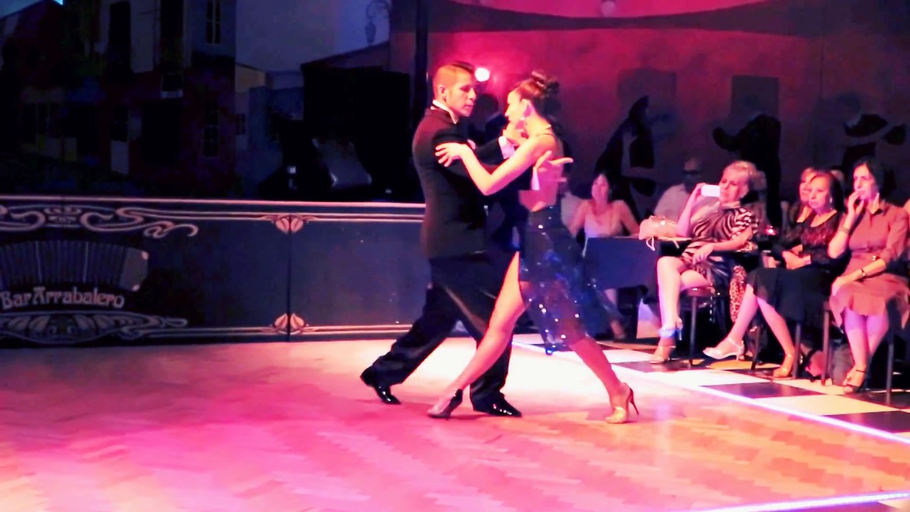 Matias Rivas y Elizabeth Cordone interpretan El Adiós